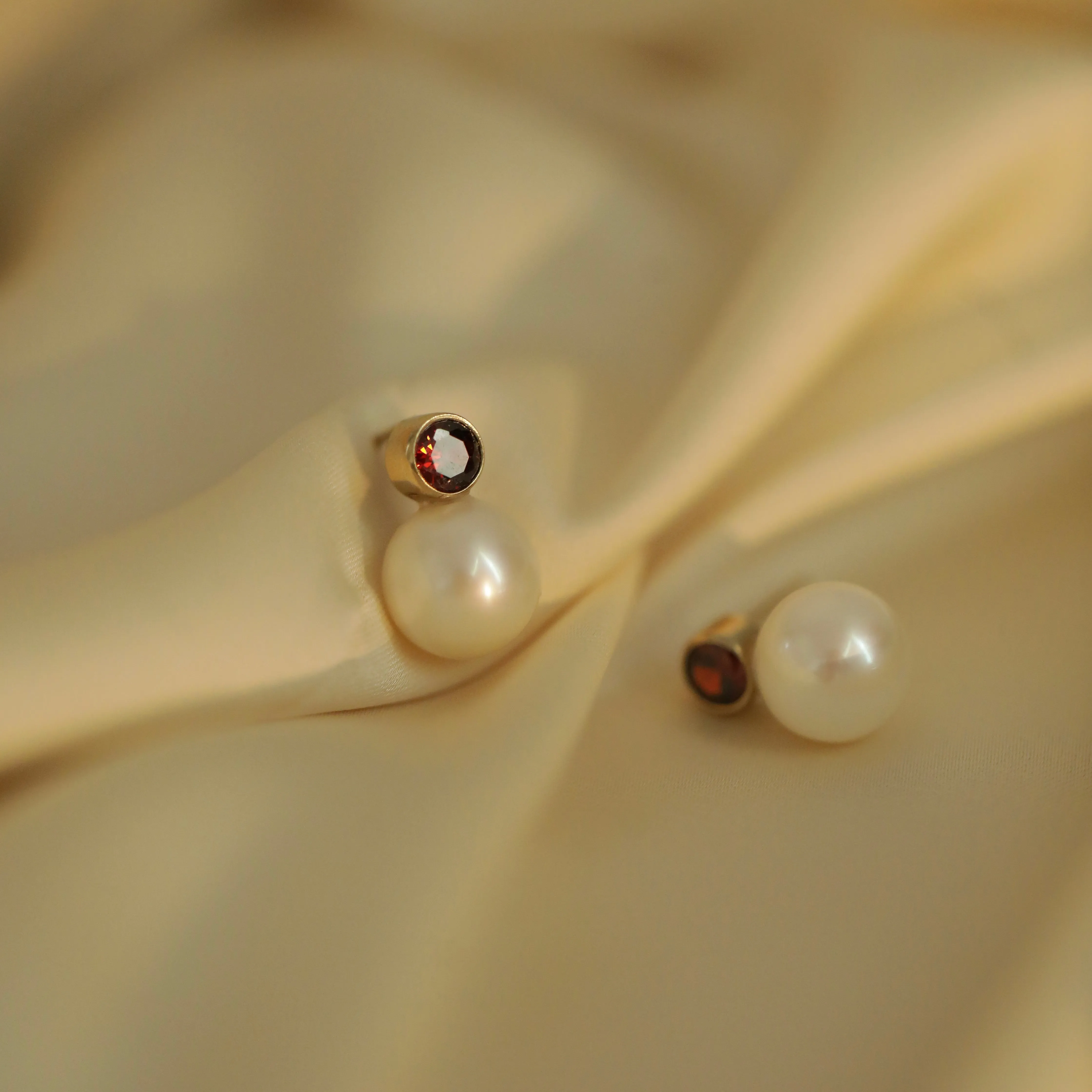 Doris Shining Pearl Earring