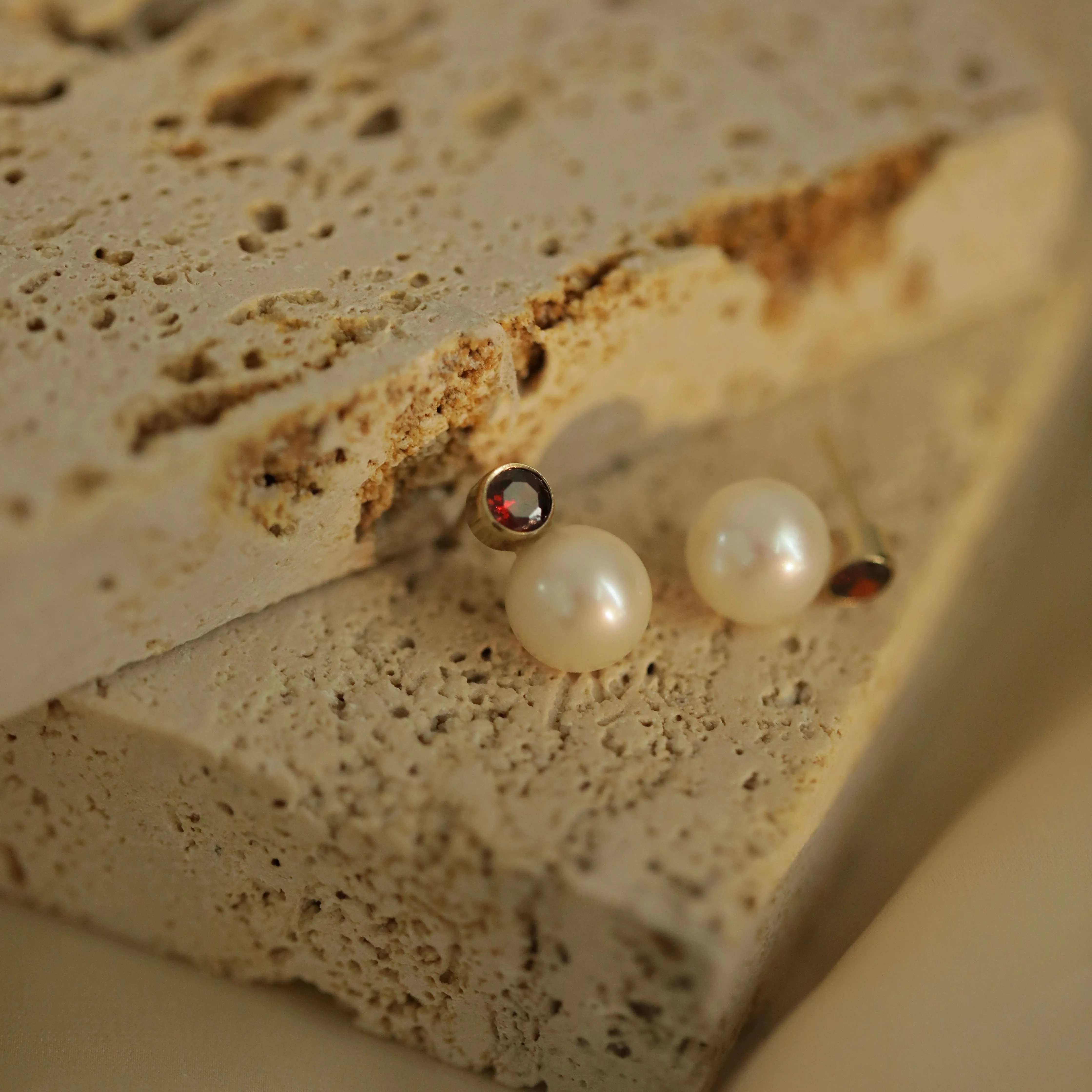 Doris Shining Pearl Earring